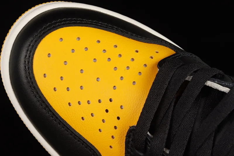 All categories Air Jordan Jordan series basketball shoes Air Jordan 1 High foreign trade version Air Jordan 1 Retro High OG AJ1 Joe 1 black and yellow toe 555088-711